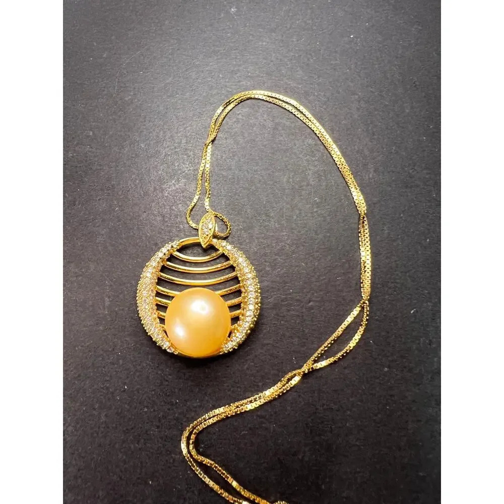Golden yellow cultured pearl pendant in gold over sterling silver with chain - Picture 3 of 11